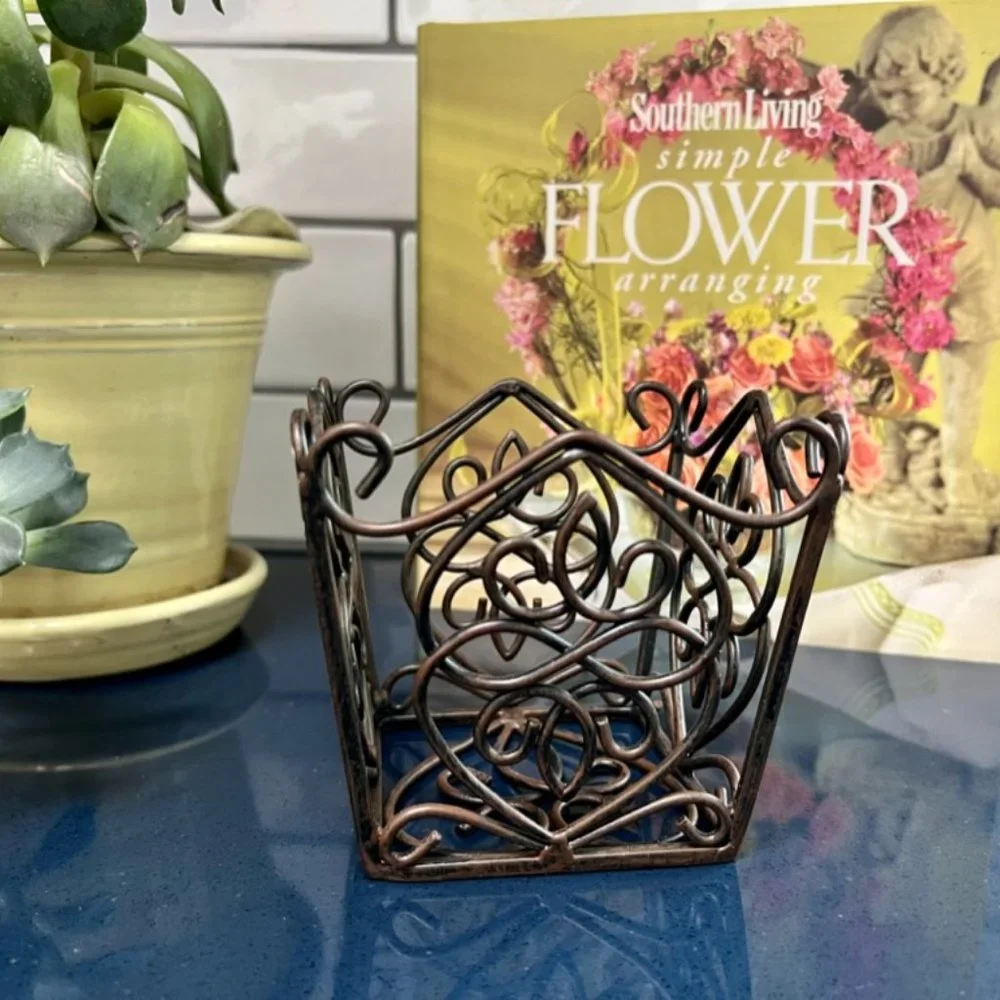 Retired SLAH Rosedale Plant Holder / Fruit Basket (1 small)